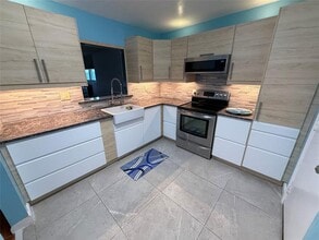 Building Photo - 410 NW 68th Ave