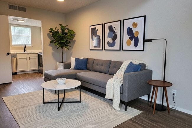 Building Photo - Ivy Plains at Brooks