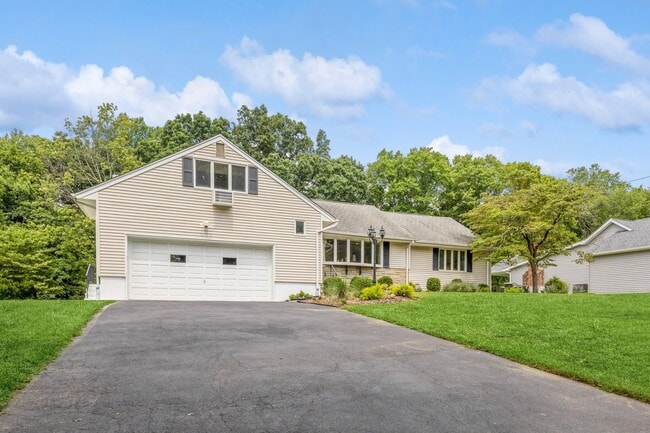 Building Photo - 558 Baylor Ave