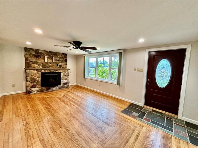 Building Photo - 2566 Community Dr