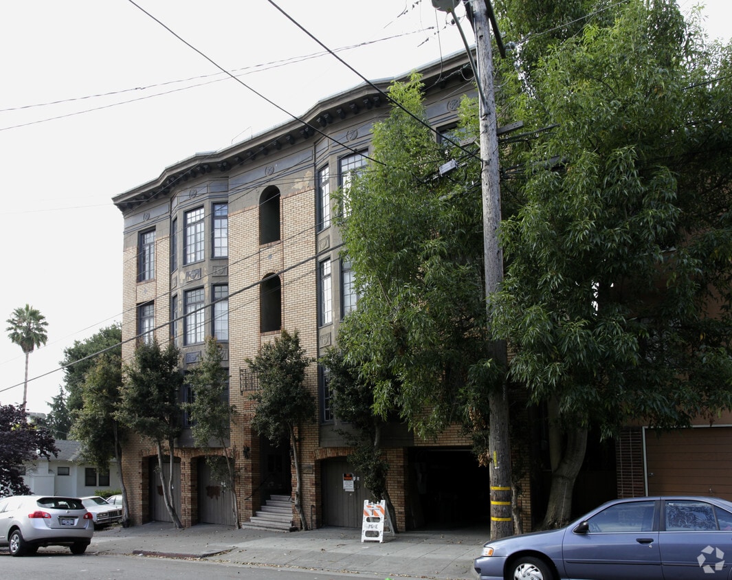 Building Photo - 231 29th St