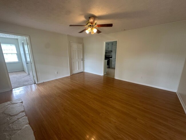 Building Photo - 2117 Marian Ln