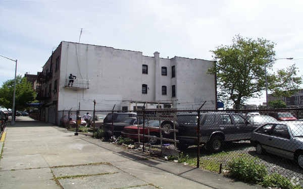 Building Photo - 2164 Powell Ave