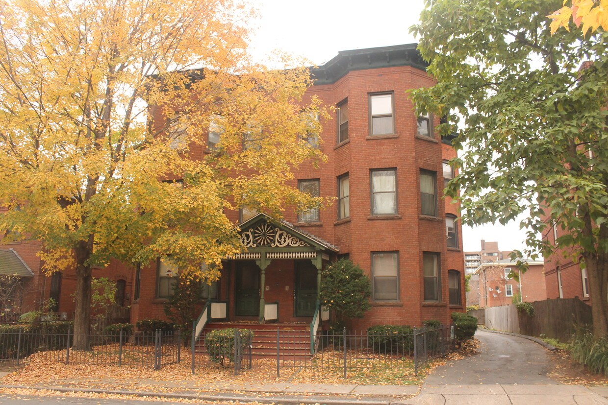 Beautiful Historic Building - 20 Babcock St