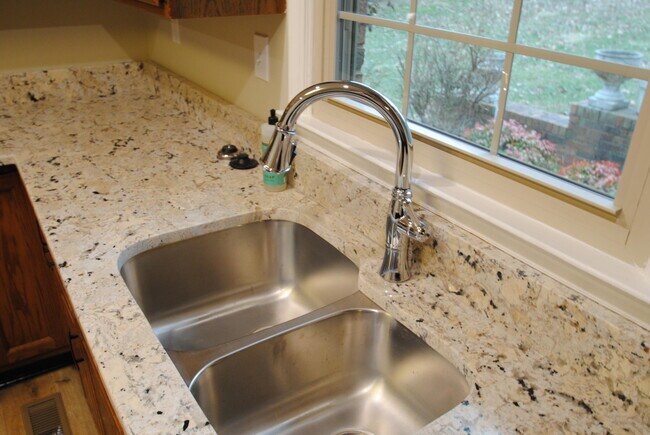 Foto del edificio - 144 Northwood Rd