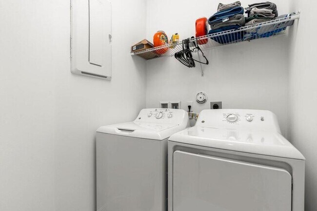 Building Photo - 636 Windward Cir N