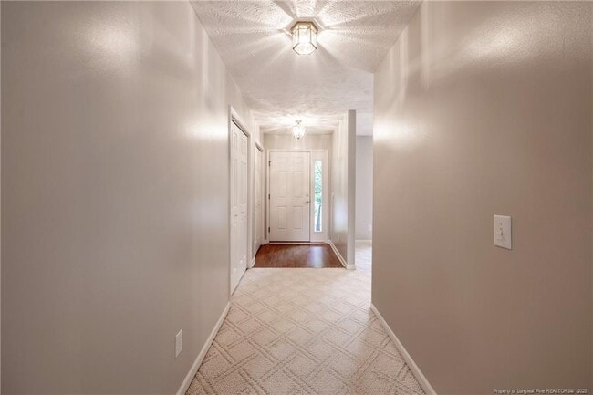 Building Photo - 789 Daphne Ln