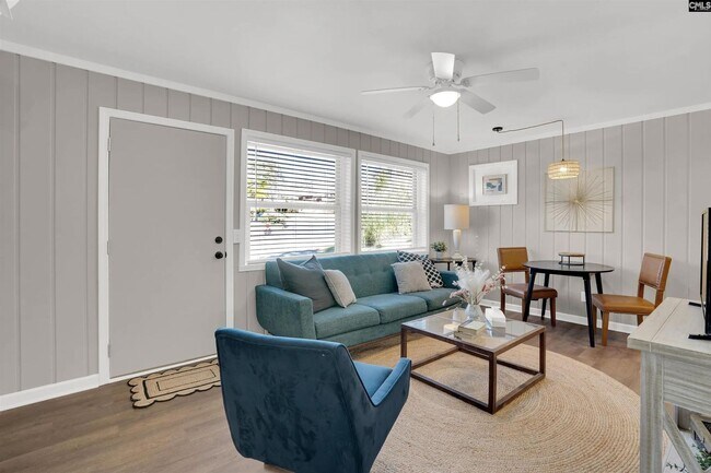 Foto del edificio - Pre-Leasing for the 26-27 School Year! - Renovated & Furnished Duplex in Peaceful Rosewood - 2748