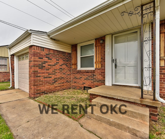 Building Photo - 207 E Marshall Dr