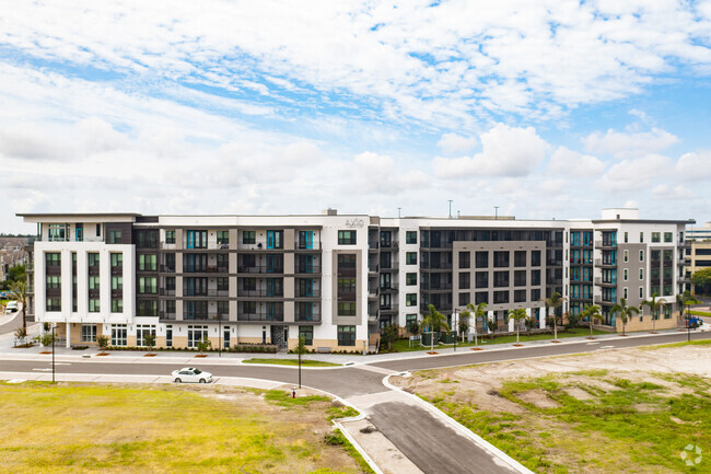 250 Carillon Pky Saint Petersburg, FL - Axio at Carillon Apartments