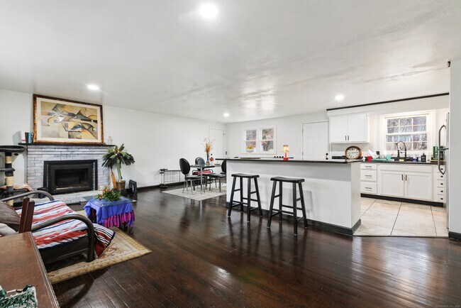 Foto del edificio - 45 Frederick Rd