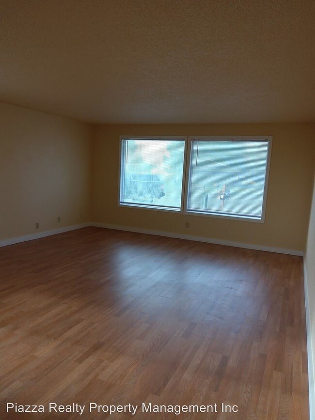 Building Photo - 9171 Rainbow Ln