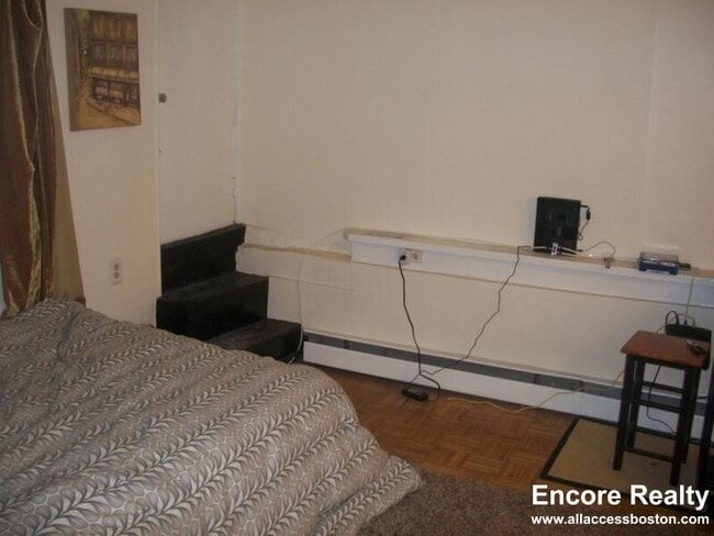 Building Photo - 40 Anderson St