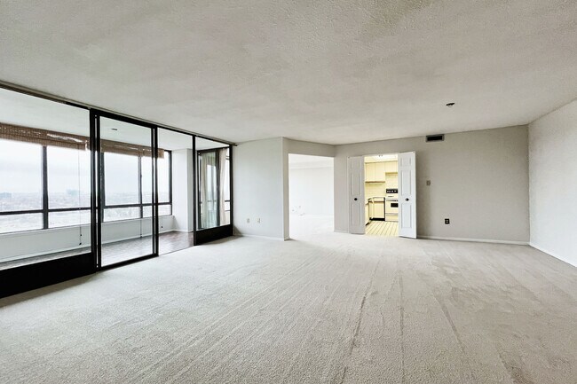Building Photo - 65 Skymark Dr