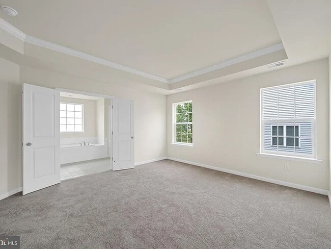 Building Photo - Spacious 5BR House in Middletown