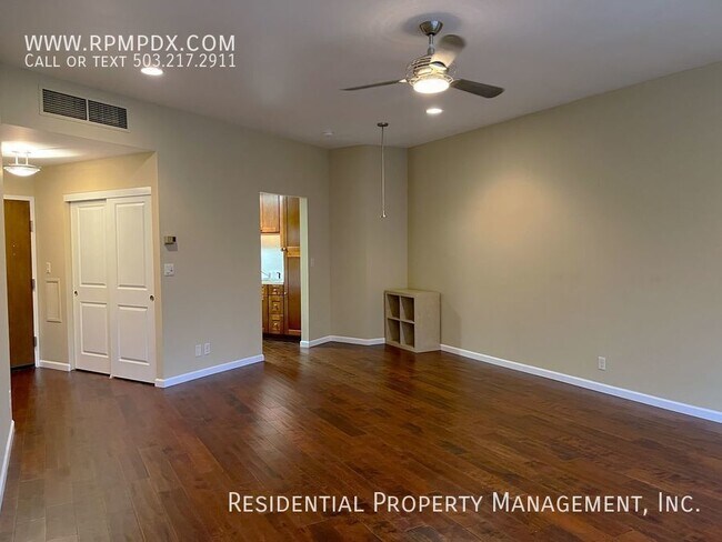 Building Photo - Coveted Portland Plaza Condo located in Do...