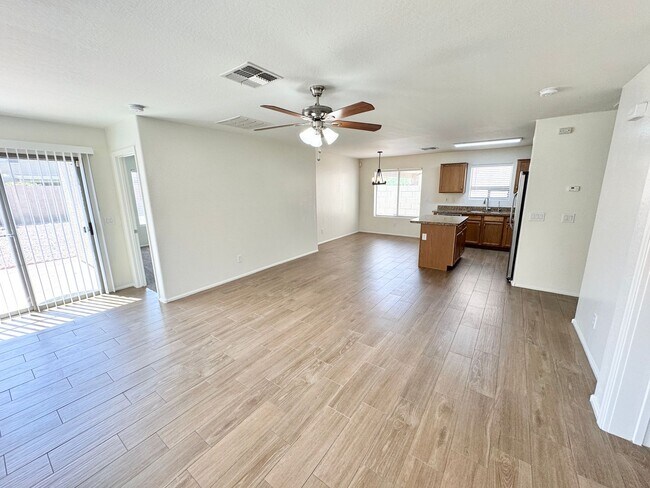 Foto del edificio - Upgraded 4 Bedroom/ 2 Bath Single Level Ho...