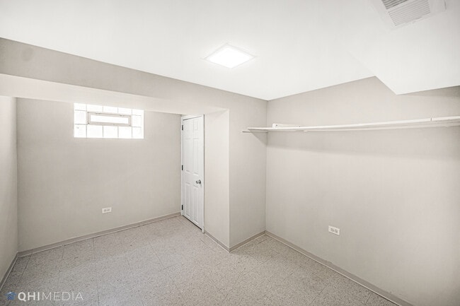 Building Photo - 5315 S Hamlin Ave