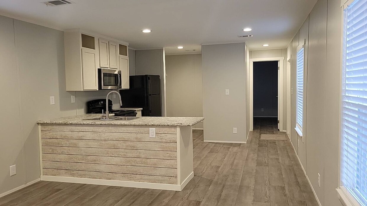 Primary Photo - 15301 US-54