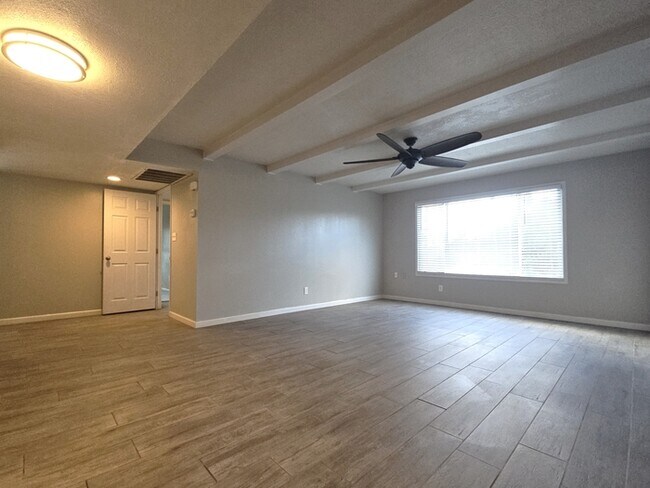Foto del edificio - 3301 S Terrace Rd