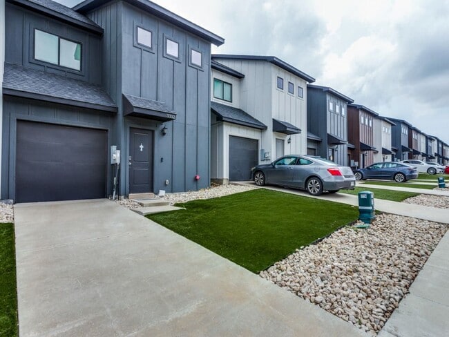 Building Photo - 3320 Brambleton Hill Pl