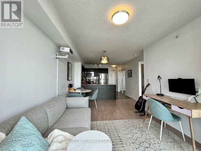 Photo du bâtiment - 800 Lawrence Ave W
