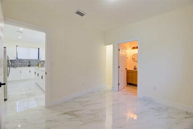 Foto del edificio - 742 NW 70th St