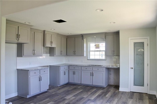 Building Photo - 234 Riviera Dr