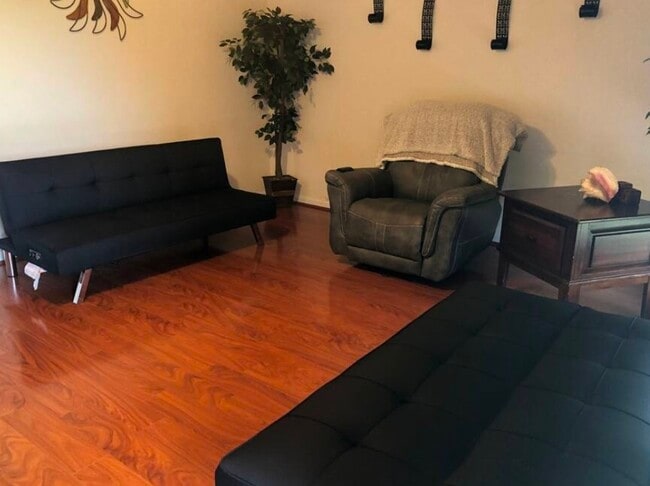 Foto del edificio - Hawthorne Drive (fully furnished)