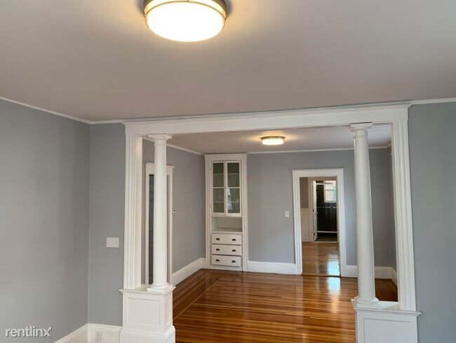 Foto del edificio - 3 br, 1 bath Apartment - 14 Chase St 1 Unit 1