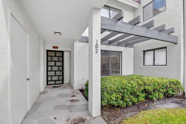 Foto del edificio - 5560 Fairway Park Dr