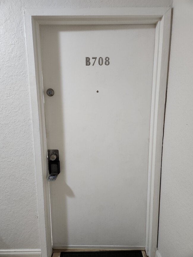 Building Photo - 9143 SW 77th Ave