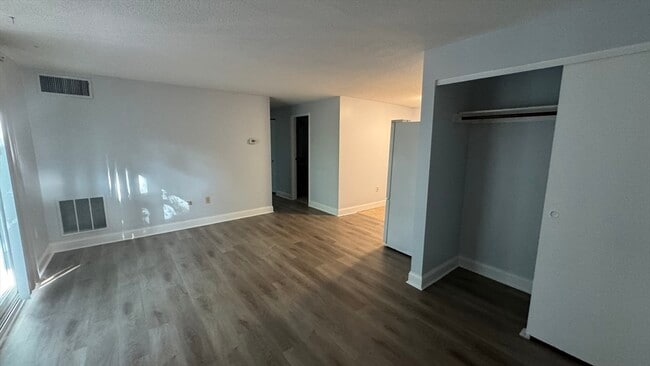 Foto del edificio - 38 Silver Hill Ln
