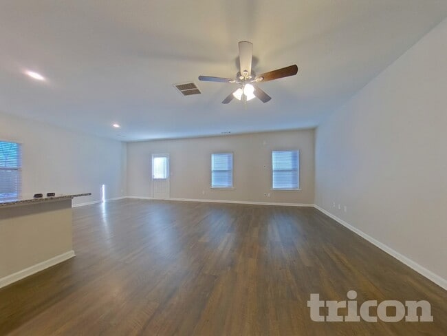 Building Photo - 3542 Falconwood Dr