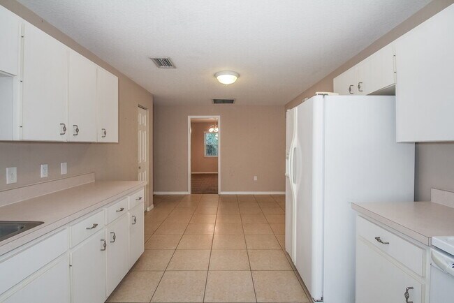 Building Photo - 4652 Ardale St