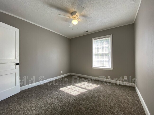Building Photo - 78 E Fernwood Ave