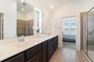 Building Photo - 15207 Lakewood Ave