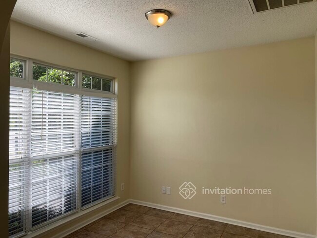 Foto del edificio - 5704 Burning Ridge Dr