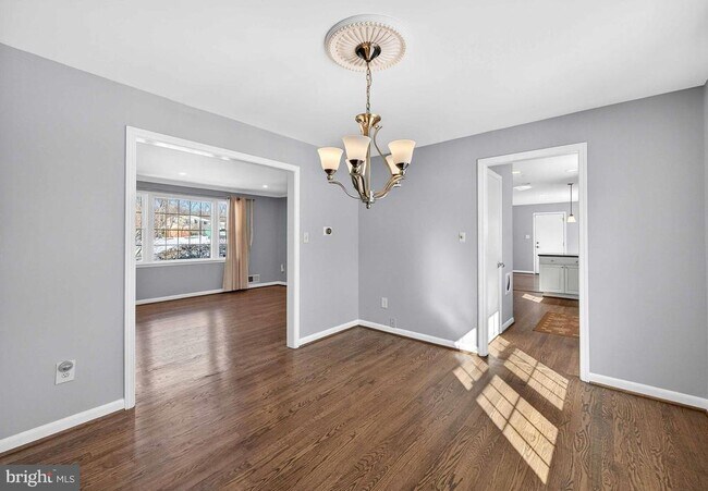 Foto del edificio - 9125 Donna Dean Dr