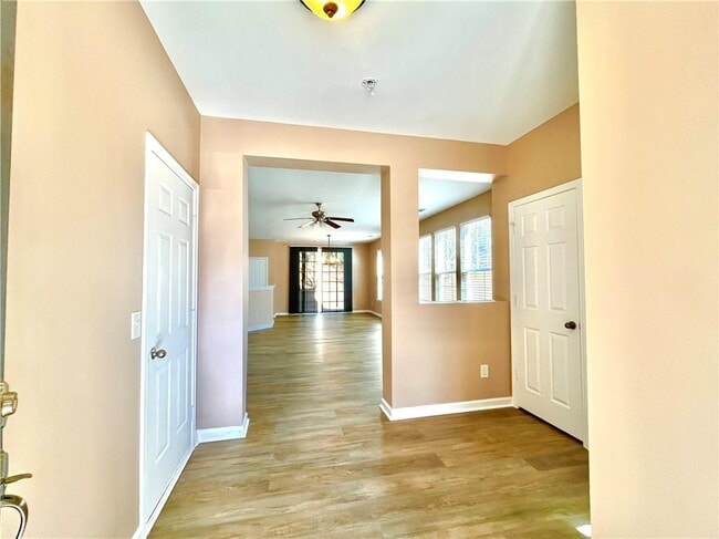 Building Photo - 3431 Fernview Dr