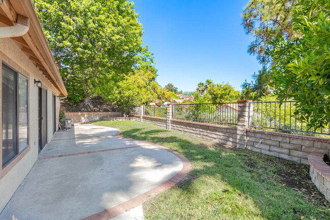 Building Photo - 24729 Laurelcrest Ln