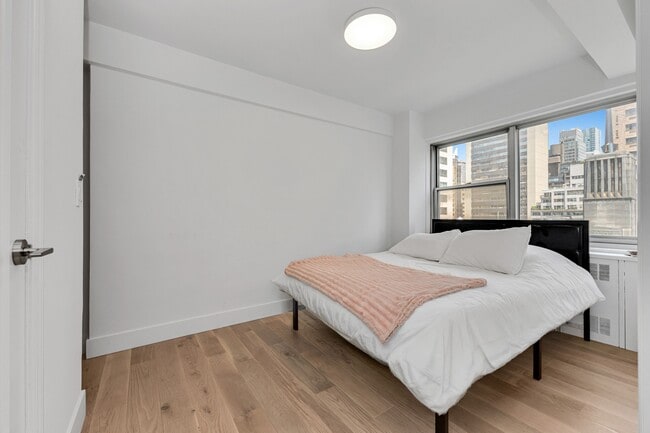 Foto del edificio - 333 E 46th St