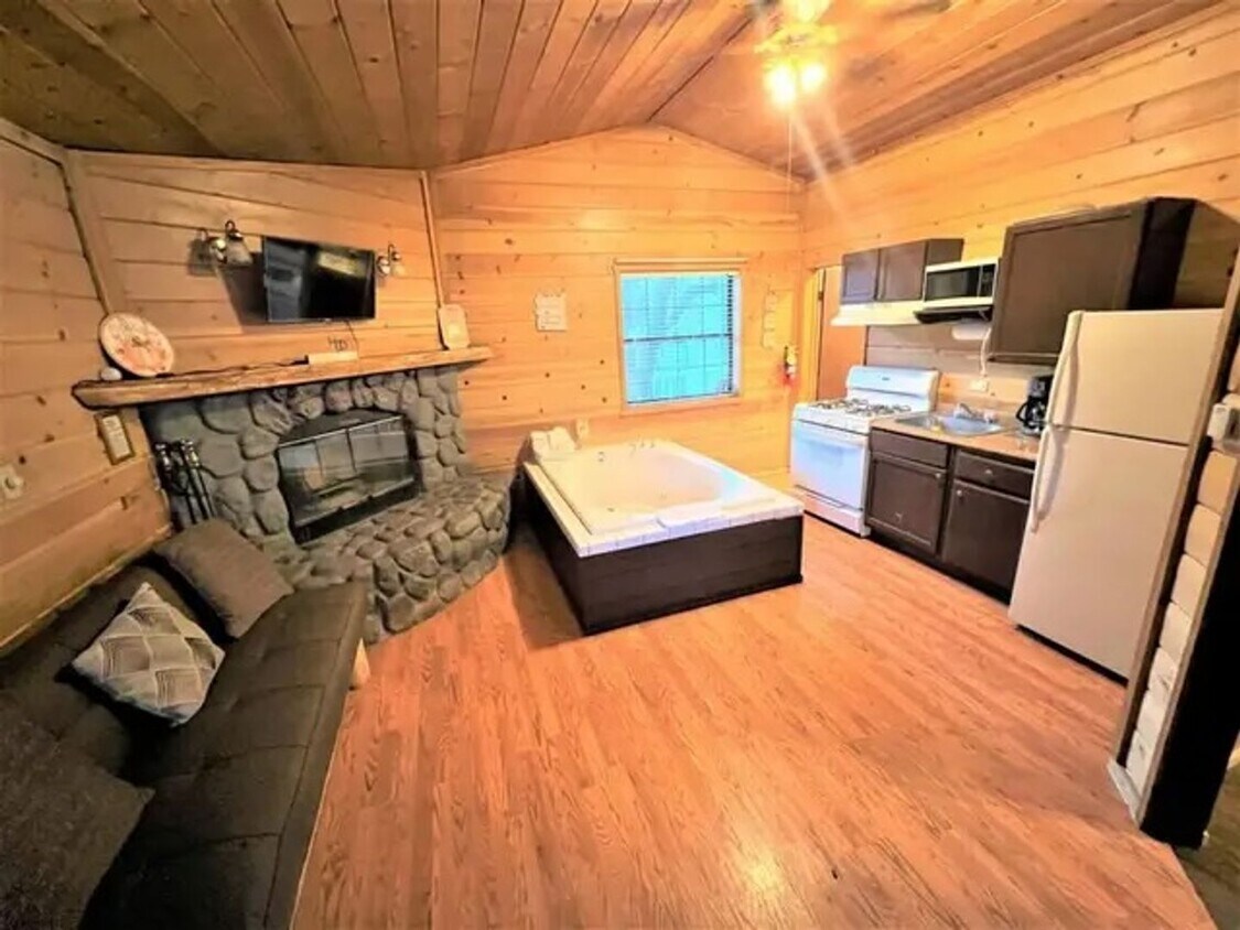 Building Photo - Bear Manor, Big Bear, CA