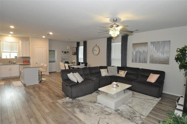 Foto del edificio - FURNISHED - Oversized home site