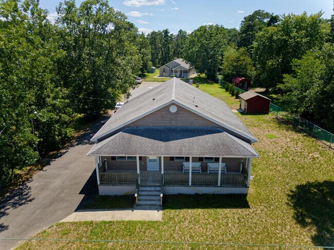 Foto del edificio - 756 Lakehurst Rd
