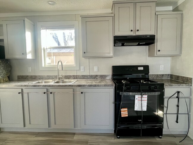 Foto del edificio - 1405 Elm Hills Blvd