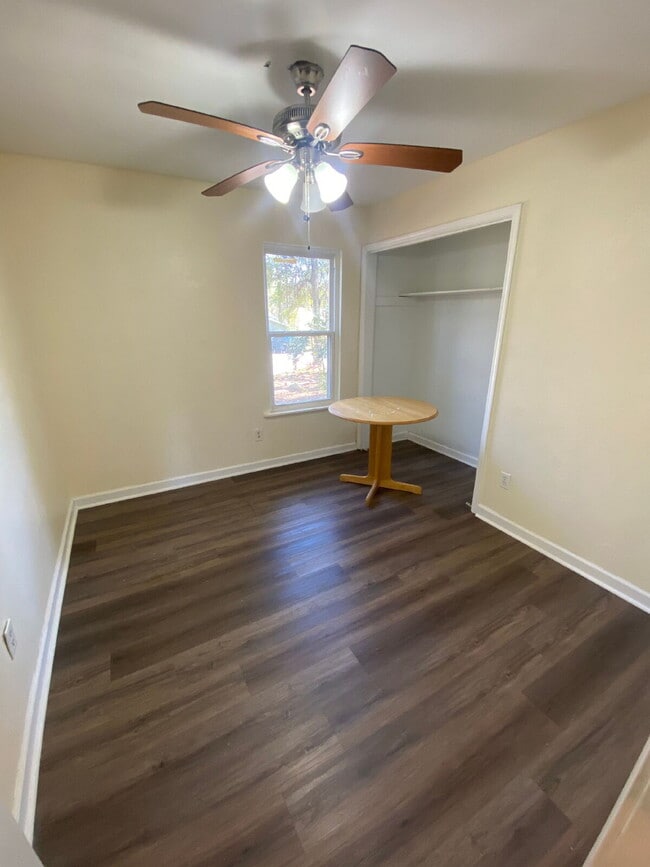 Photo - Gorgeous 3 Bedroom 2 Bathroom Single-Family! Apartment