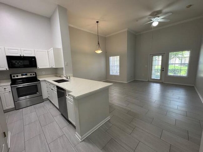 Foto del edificio - 1 Bedroom Ground Floor Downtown Celebratio...