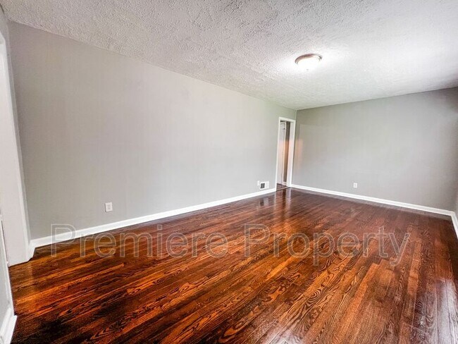 Foto del edificio - 8902 Richards Dr