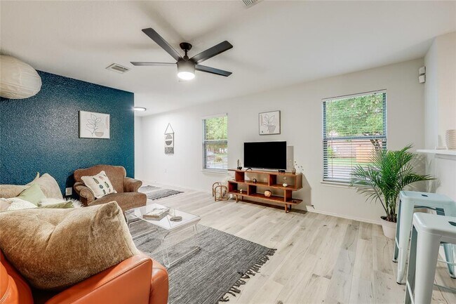 Foto del edificio - 5301 Apple Orchard Ln